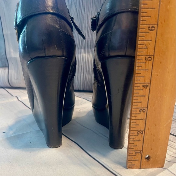 Burberry Wedge Leather Ankle Boots 🔥GUC🔥 Cert. Authentic Sz 38 (US 7) - Picture 5 of 10